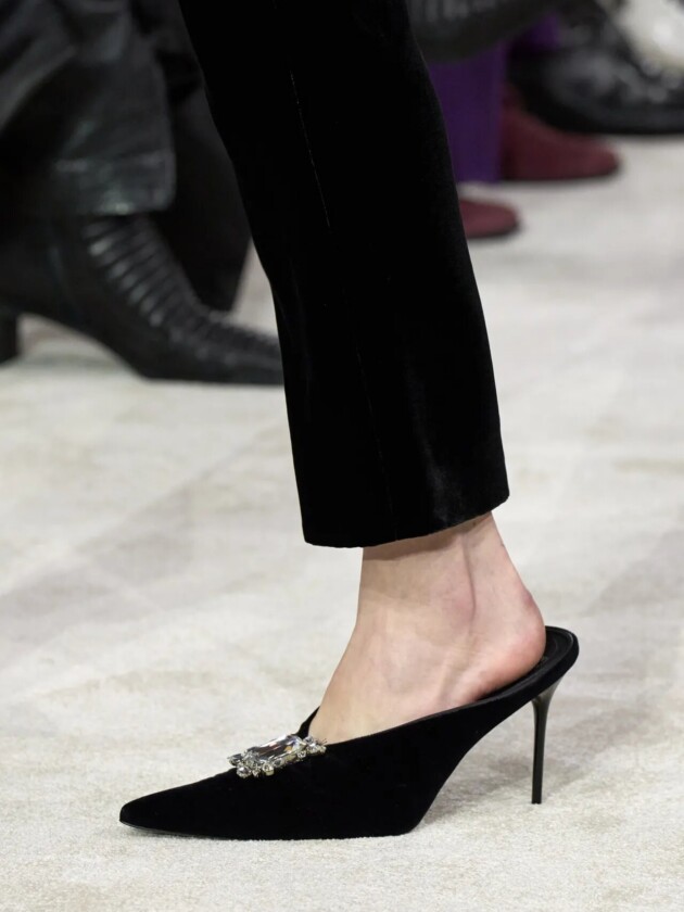 Do macro ao míni, veja as principais tendências do inverno 2023 Modelo no desfile de inverno 2023 da Balmain, na Paris Fashion Week.