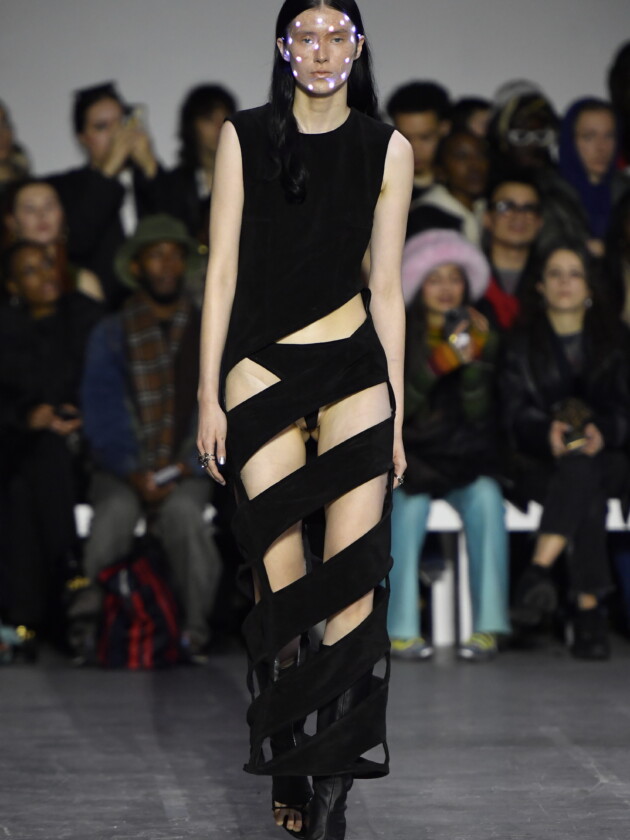 Do macro ao míni, veja as principais tendências do inverno 2023 Modelo no desfile de inverno 2023 da Mowalola, na New York Fashion Week.