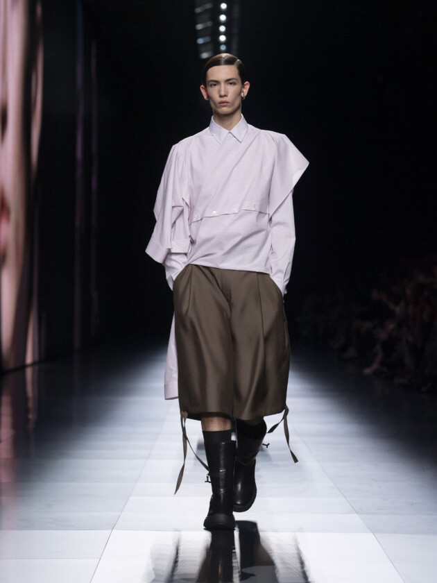 Os principais assuntos, tendências e coleções da semana de moda masculina de Paris Modelo no desfile de moda masculina inverno 2023 da Dior Men, na Paris Fashion Week.