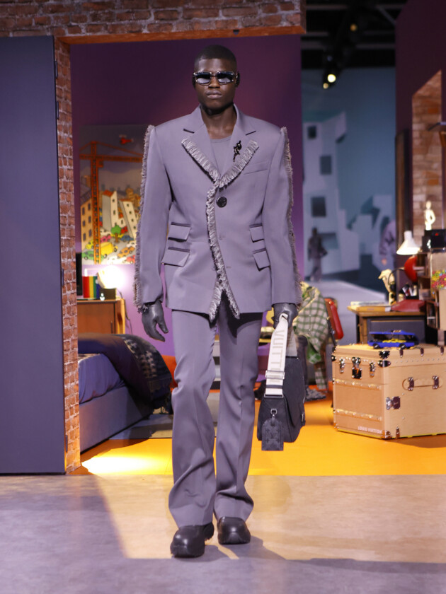 Os principais assuntos, tendências e coleções da semana de moda masculina de Paris Modelo no desfile de moda masculina inverno 2023 da Louis Vuitton, na Paris Fashion Week.