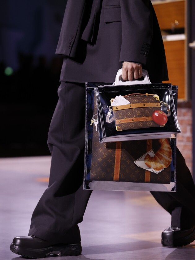 Os principais assuntos, tendências e coleções da semana de moda masculina de Paris Modelo no desfile de moda masculina inverno 2023 da Louis Vuitton, na Paris Fashion Week.