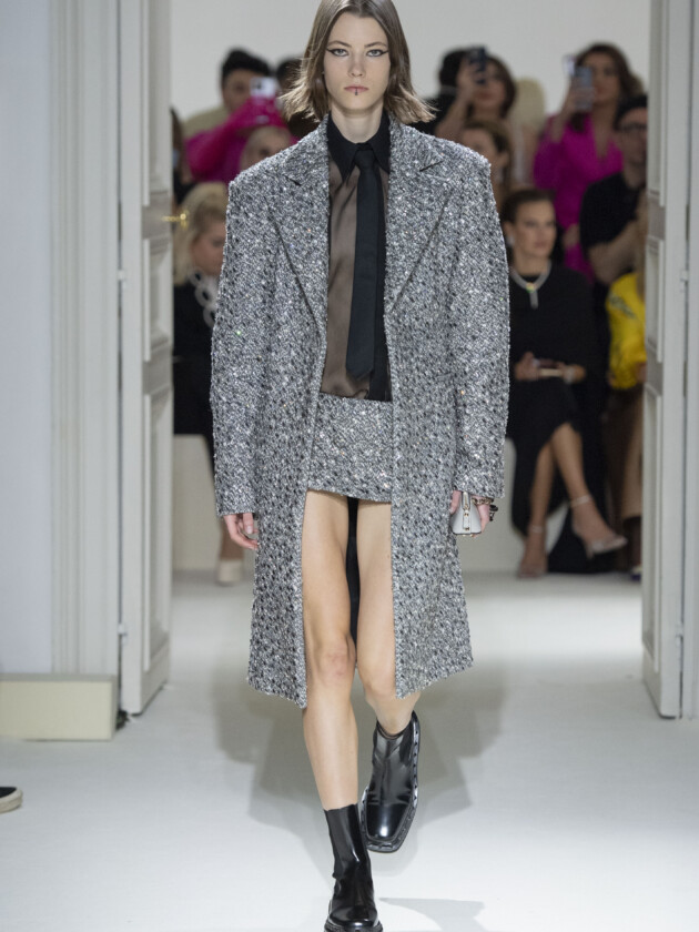 As principais tendências de minissaia da temporada Tendências de minissaia: modelos bem curtos aparecem na passarela de inverno 2023 da Valentino
