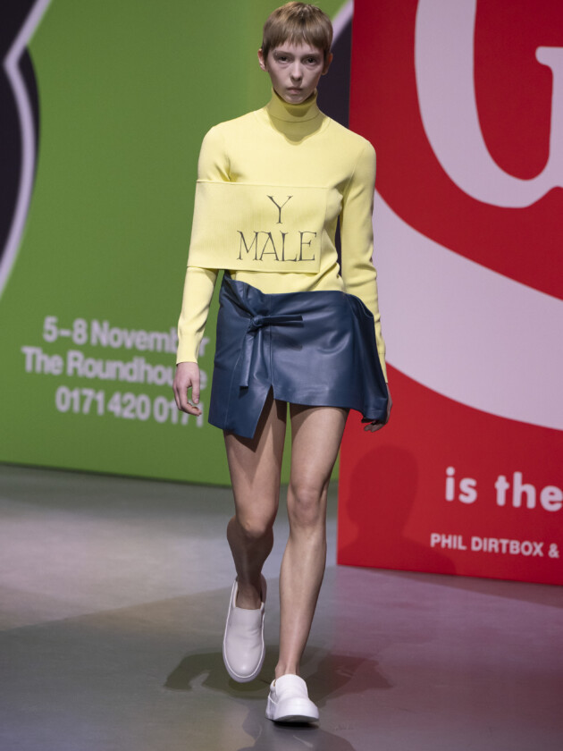 Do macro ao míni, veja as principais tendências do inverno 2023 Modelo no desfile de inverno 2023 da Jw Anderson, na Milan Fashion Week.