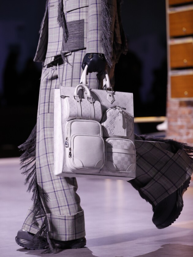 Os principais assuntos, tendências e coleções da semana de moda masculina de Paris Modelo no desfile de moda masculina inverno 2023 da Louis Vuitton, na Paris Fashion Week.