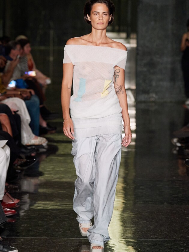 NYFW verão 2024: 10 tendências e mais uns pitacos Look tendência da NYW verão 2024.