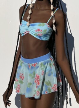 Biquini quase roupa é hit no verão europeu 2023. Biquini quase roupa é hit no verão europeu 2023.