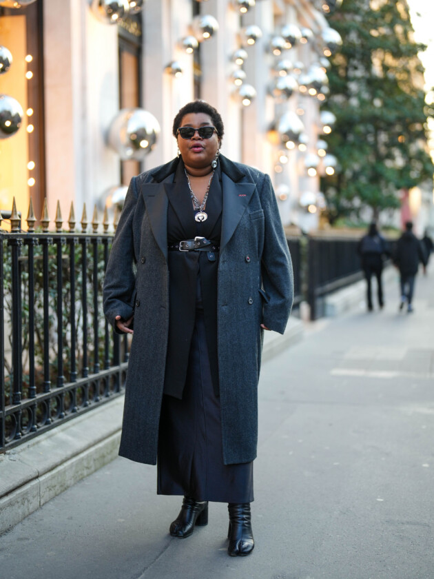 7 ideias para atualizar o slip dress neste inverno Gabriella Karefa faz composição de camadas em look co slip dress, e adicione blazer e sobretudo à produção