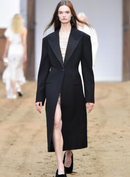 Os principais casacos e jaquetas do próximo inverno Stella McCartney apresenta blazer alongado com cintura marcada no inverno 2023