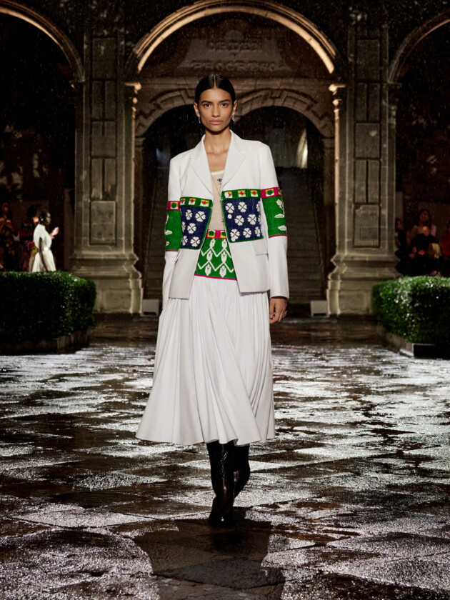 O que levou a Dior a desfilar a coleção de cruise 2024 no México?