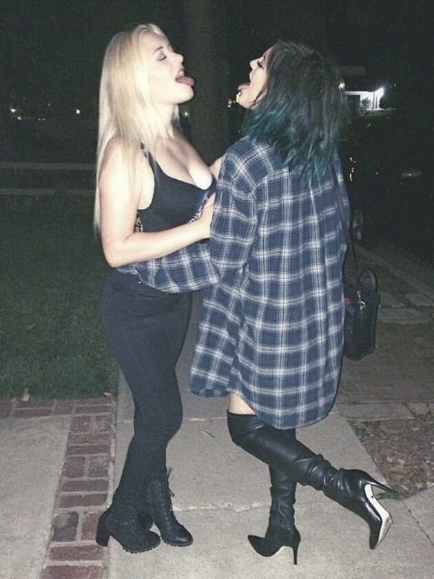 A evolução do estilo de Kylie Jenner Camisas xadrez eram bastante utilizadas por Kylie Jenner no ano 2014