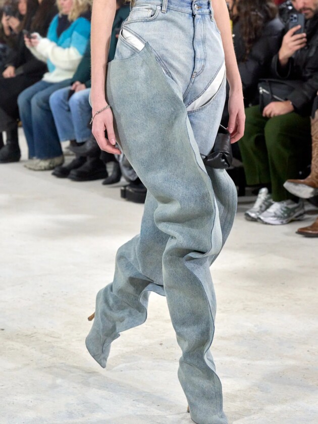 Do macro ao míni, veja as principais tendências do inverno 2023 Modelo no desfile de inverno 2023 da Y-Project.