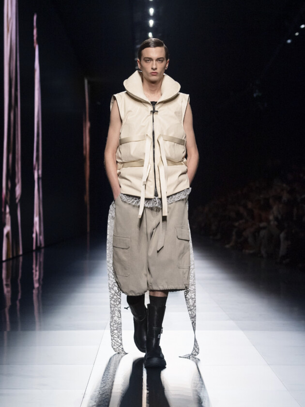 Os principais assuntos, tendências e coleções da semana de moda masculina de Paris Modelo no desfile de moda masculina inverno 2023 da Dior Men, na Paris Fashion Week.