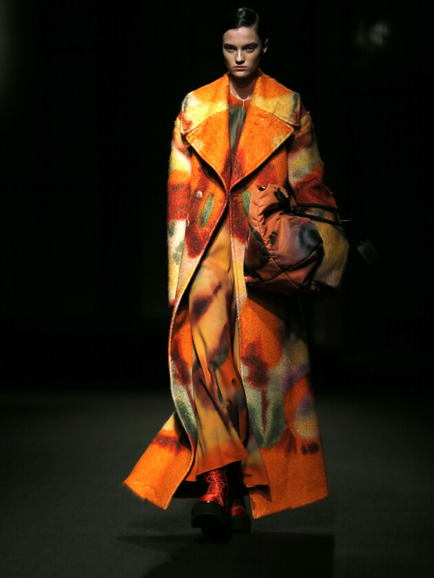 Do macro ao míni, veja as principais tendências do inverno 2023 Modelo no desfile de inverno 2023 da Altuzarra, na New York Fashion Week.