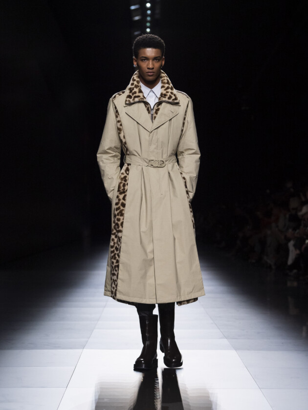 Os principais assuntos, tendências e coleções da semana de moda masculina de Paris Modelo no desfile de moda masculina inverno 2023 da Dior Men, na Paris Fashion Week.