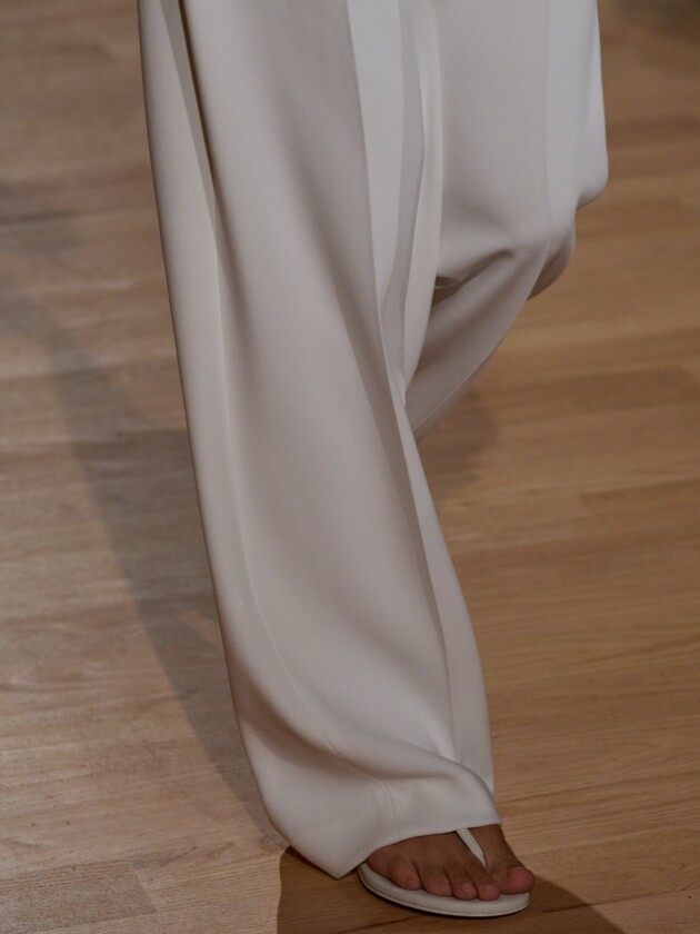 NYFW verão 2024: 10 tendências e mais uns pitacos Look tendência da NYW verão 2024.