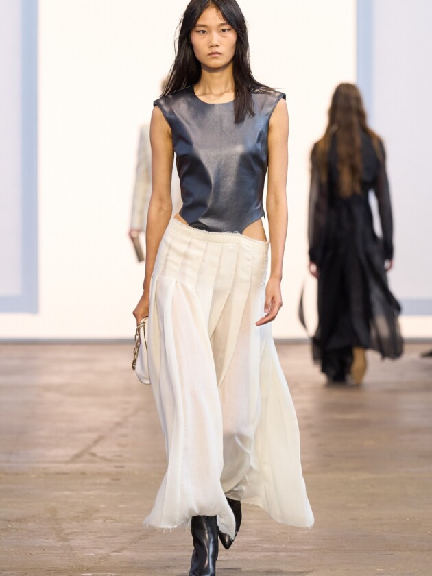 NYFW verão 2024: 10 tendências e mais uns pitacos Look tendência da NYW verão 2024.