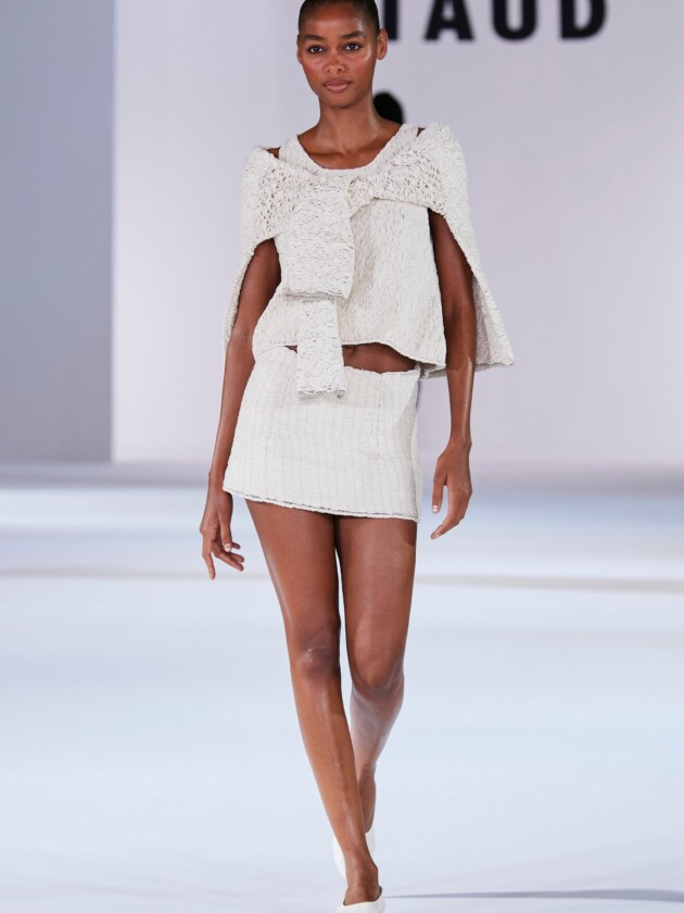 NYFW verão 2024: 10 tendências e mais uns pitacos Look tendência da NYW verão 2024.