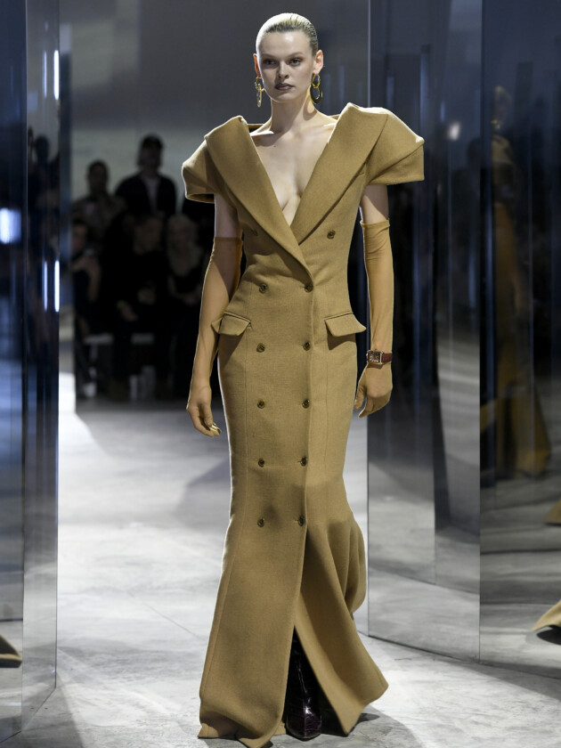 Do macro ao míni, veja as principais tendências do inverno 2023 Modelo no desfile de inverno 2023 da Luar, na New York Fashion Week.