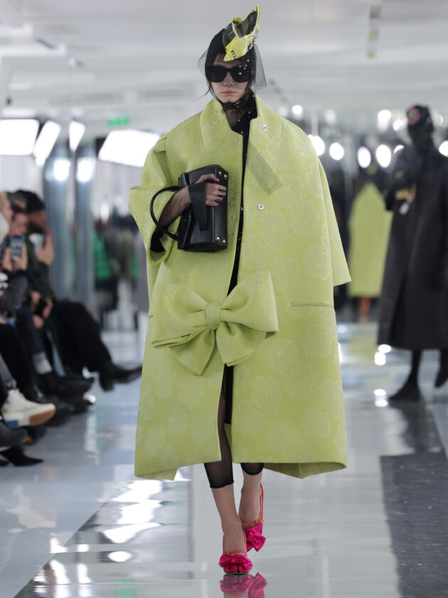 Os principais assuntos, tendências e coleções da semana de moda masculina de Paris Modelo no desfile de moda masculina inverno 2023 da Maison Margiela, na Paris Fashion Week.