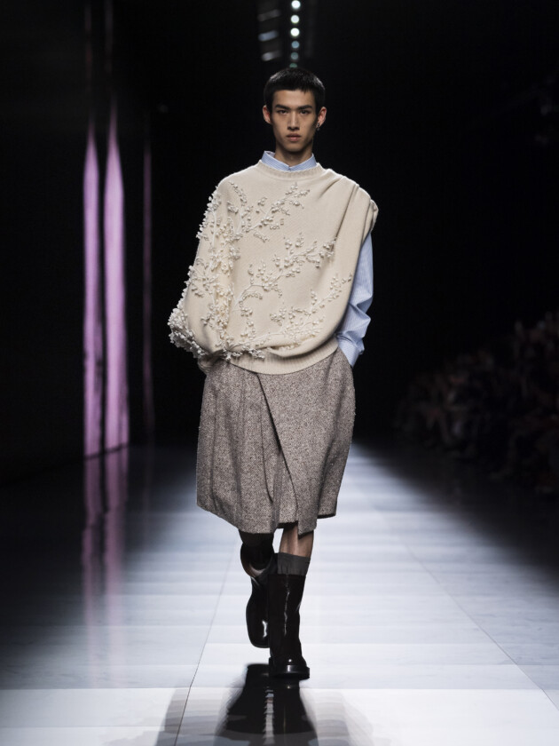 Os principais assuntos, tendências e coleções da semana de moda masculina de Paris Modelo no desfile de moda masculina inverno 2023 da Dior Men, na Paris Fashion Week.