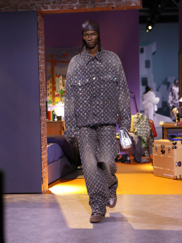 Os principais assuntos, tendências e coleções da semana de moda masculina de Paris Modelo no desfile de moda masculina inverno 2023 da Louis Vuitton, na Paris Fashion Week.