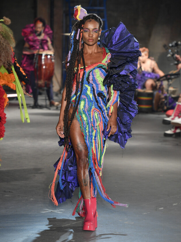 Casa de Criadores 52: Projeto Mottainai, Jacobina, Leandro Castro e outros desfiles do 5º dia Desfile da marca Studio Ellias Kalel na Casa de Criadores 52.