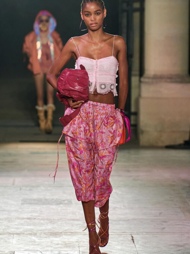 No verão 2022, Isabel Marant vai a praia