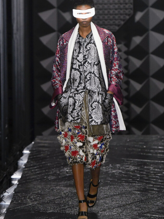 Do macro ao míni, veja as principais tendências do inverno 2023 Modelo no desfile de inverno 2023 da Louis Vuitton, na Paris Fashion Week.