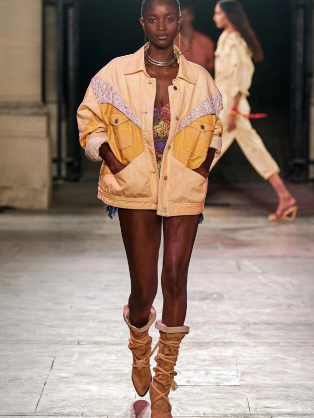 No verão 2022, Isabel Marant vai a praia