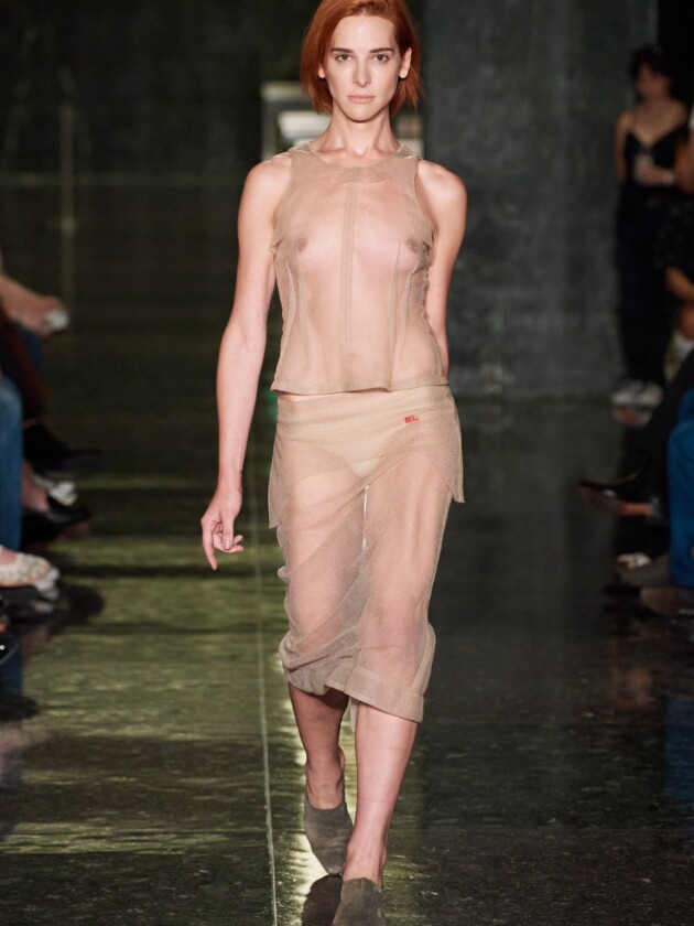 NYFW verão 2024: 10 tendências e mais uns pitacos Look tendência da NYW verão 2024.