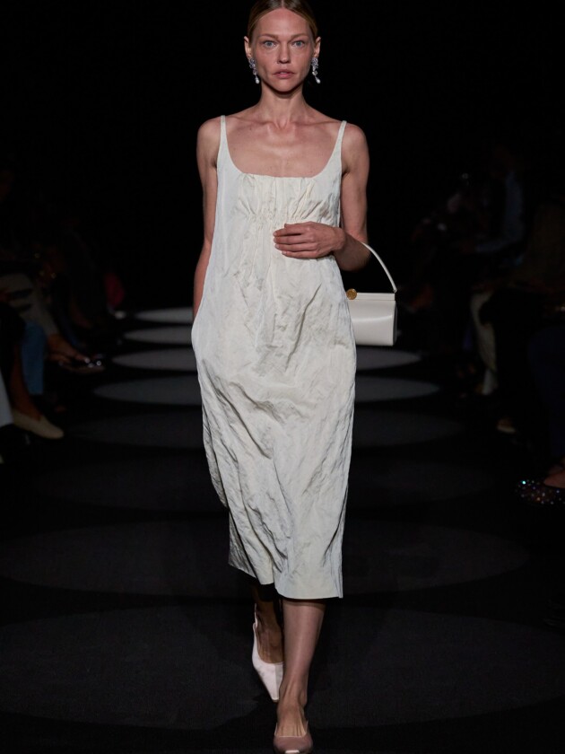 NYFW verão 2024: 10 tendências e mais uns pitacos Look tendência da NYW verão 2024.