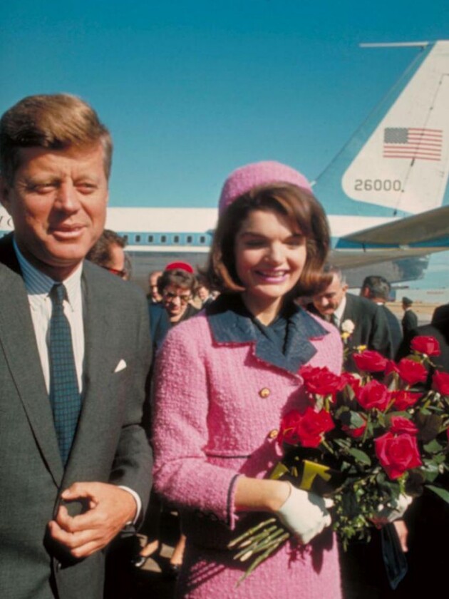 Admirável look novo: A história da jaqueta Chanel jack kennedy de tailleur Chanel