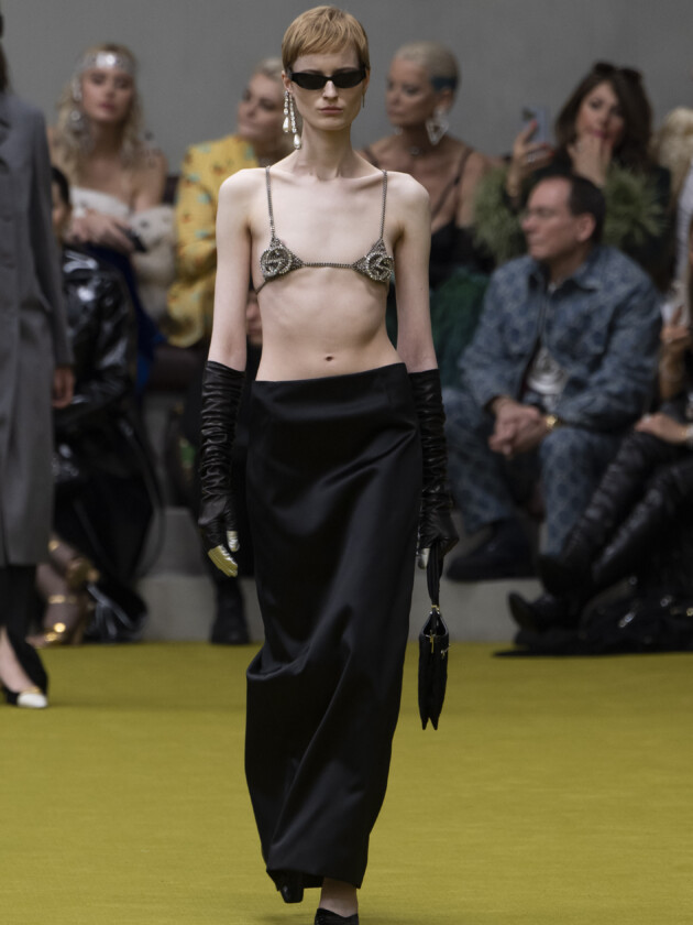 Do macro ao míni, veja as principais tendências do inverno 2023 Modelo no desfile de inverno 2023 da Gucci na Milan Fashion Week.