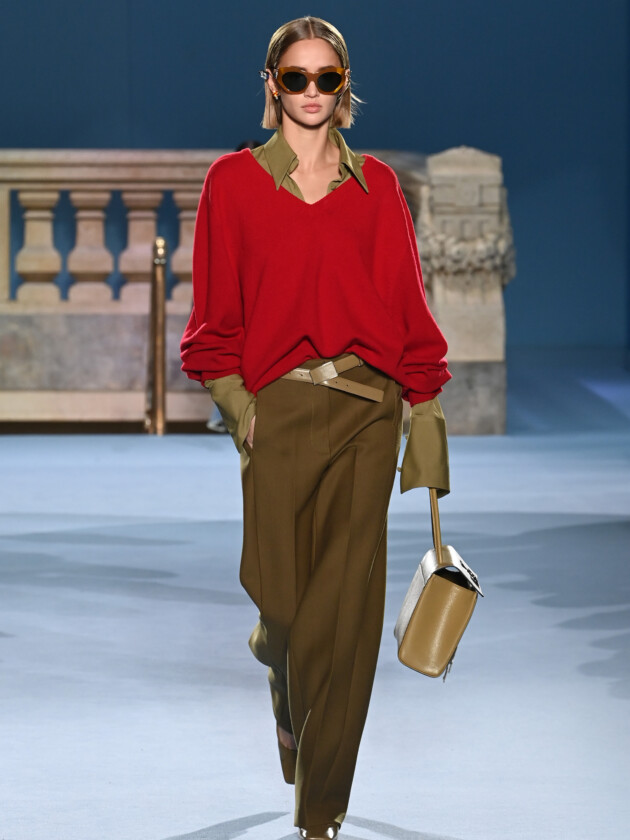 Do macro ao míni, veja as principais tendências do inverno 2023 Modelo no desfile de inverno 2023 da Tory Burch, na New York Fashion Week.