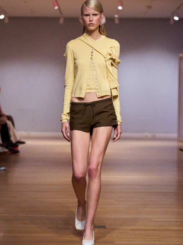 NYFW verão 2024: 10 tendências e mais uns pitacos Look tendência da NYW verão 2024.