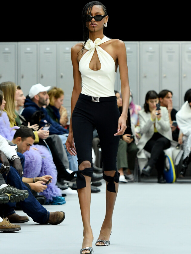 O retorno da calça capri: 5 maneiras de usar Desfile de inverno 2022 da coperni trouxe calça capri na coleção