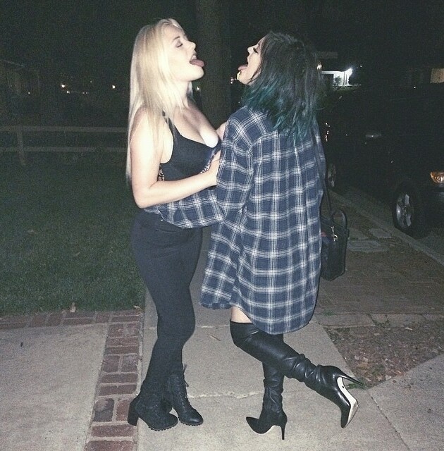 A evolução do estilo de Kylie Jenner Camisas xadrez eram bastante utilizadas por Kylie Jenner no ano 2014