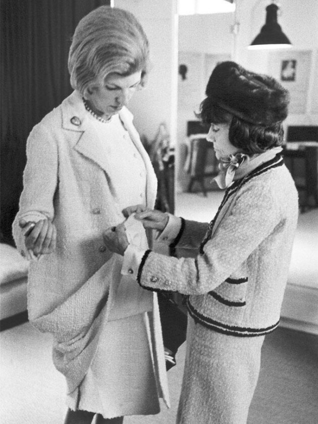 Admirável look novo: A história da jaqueta Chanel Primeira-dama da França Claude Pompidou com Coco Chanel, em 1962.