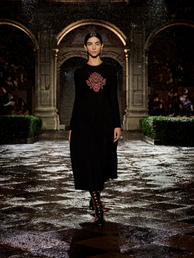 O que levou a Dior a desfilar a coleção de cruise 2024 no México? desfile Christian Dior Cruise 2024