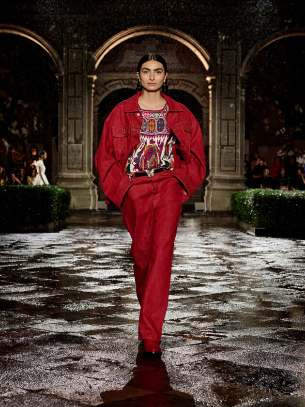 O que levou a Dior a desfilar a coleção de cruise 2024 no México?