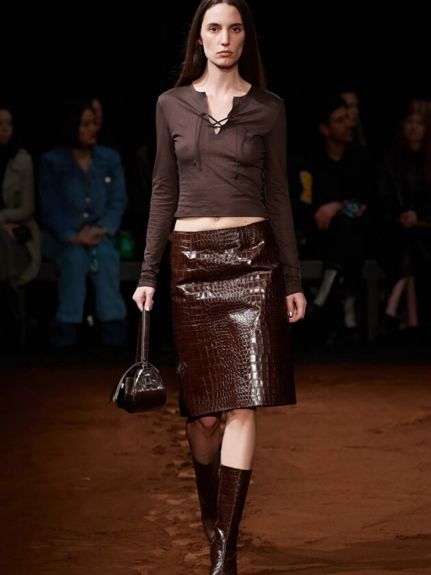 Do macro ao míni, veja as principais tendências do inverno 2023 Modelo no desfile de inverno 2023 da Arlington.