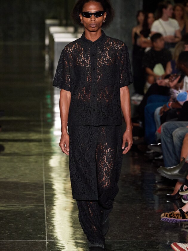 NYFW verão 2024: 10 tendências e mais uns pitacos Look tendência da NYW verão 2024.