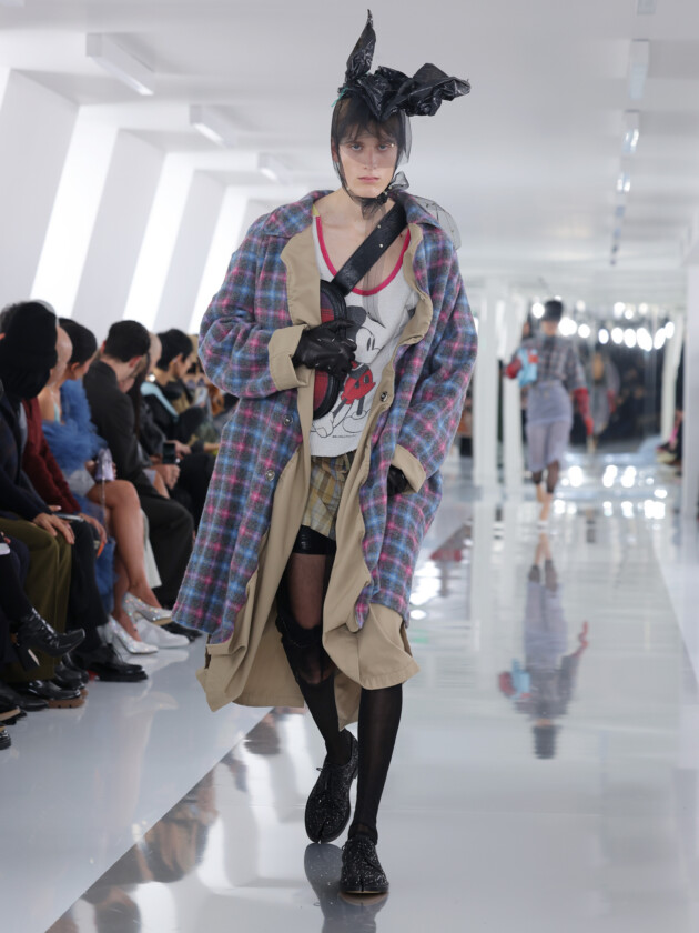 Os principais assuntos, tendências e coleções da semana de moda masculina de Paris Modelo no desfile de moda masculina inverno 2023 da Maison Margiela, na Paris Fashion Week.