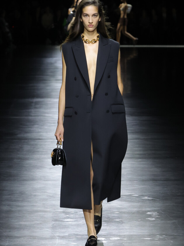 Look feminino da coleção de verão 2024 da Gucci.
