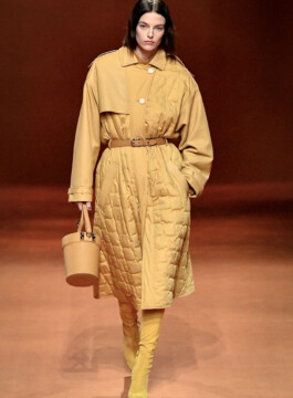 Os principais casacos e jaquetas do próximo inverno Hermès apresenta jaqueta acolchoada amarela em sua coleção de inverno 2023