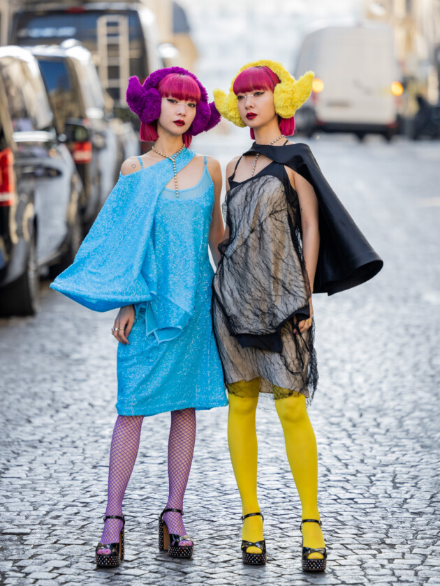Como usar meias para tirar seu look do básico Como atualizar o look com meias: coloridas, com renda, meia-calça. 3/4, com glitter e paête. Conheça as maiores tendências de moda e saiba como usar o acessório para dar um boost na produção.
