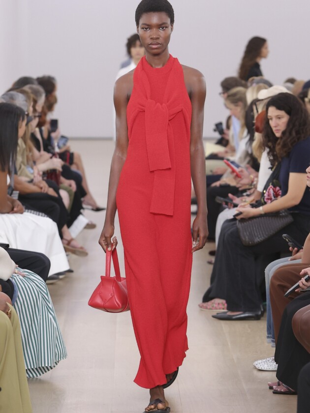 NYFW verão 2024: 10 tendências e mais uns pitacos Look tendência da NYW verão 2024.